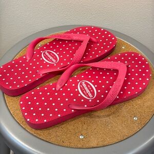 Hot pink with white polka dot Havaianas flip flops